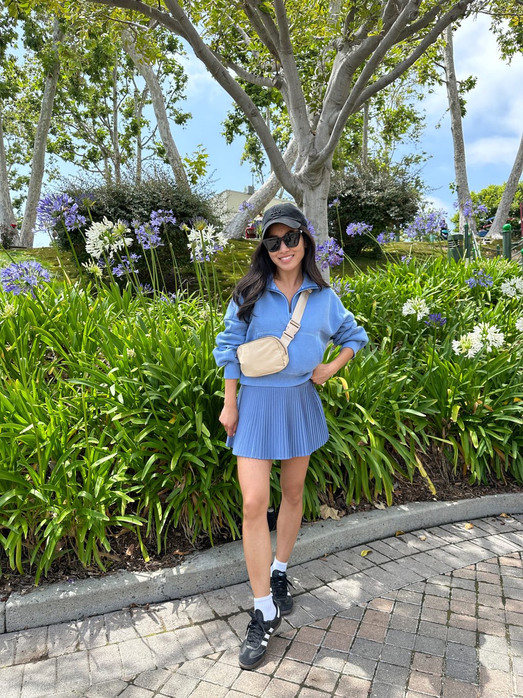 what to wear to a theme park disney mom outfit 3